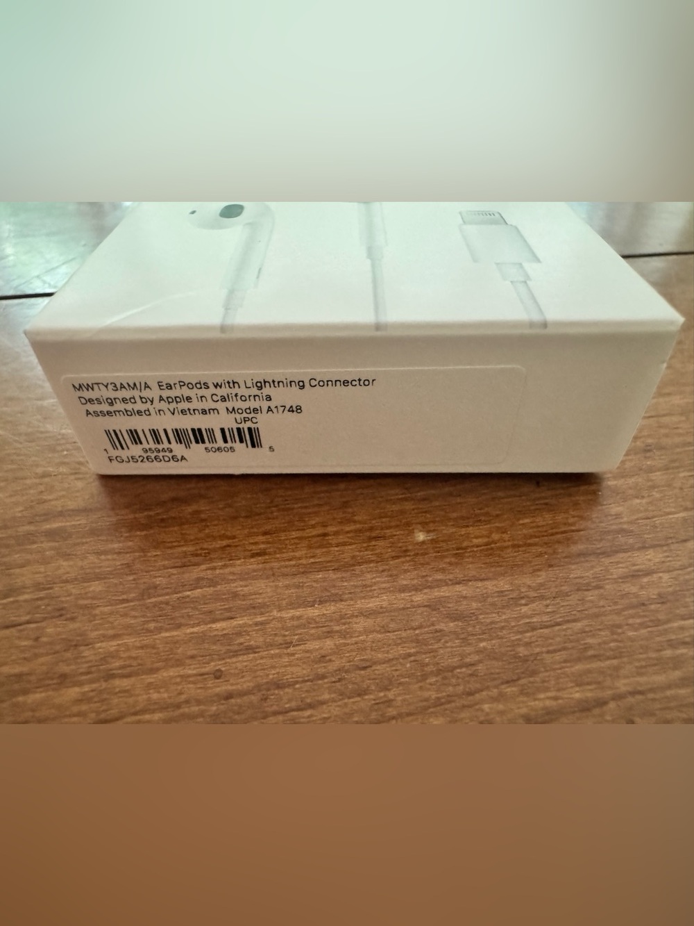 Apple Wired EarPods with Lightning Connector - Picture 4 of 7